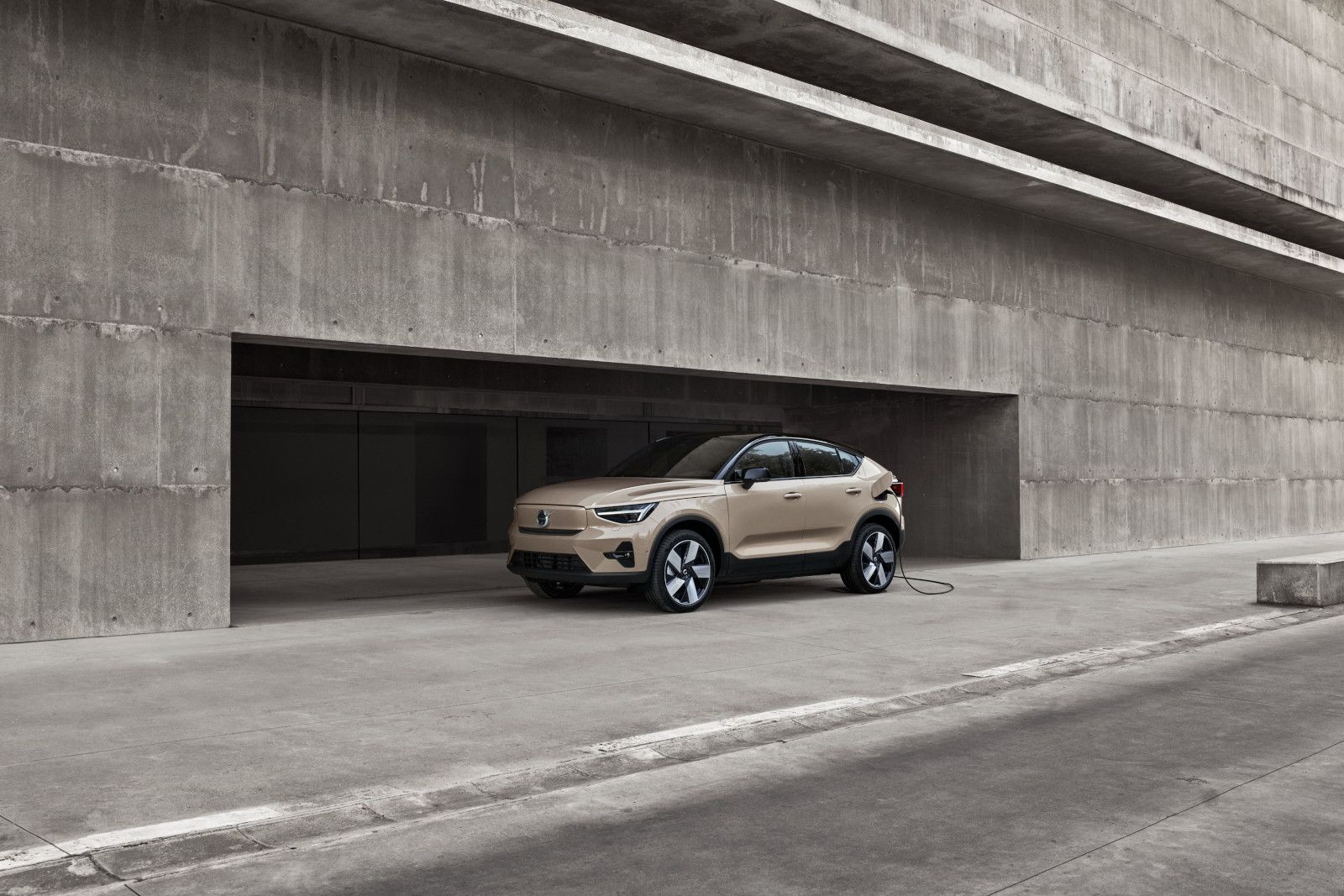 From Streetsville to Port Credit: Why the Volvo EC40 Excels at Exploring Mississauga's Villages