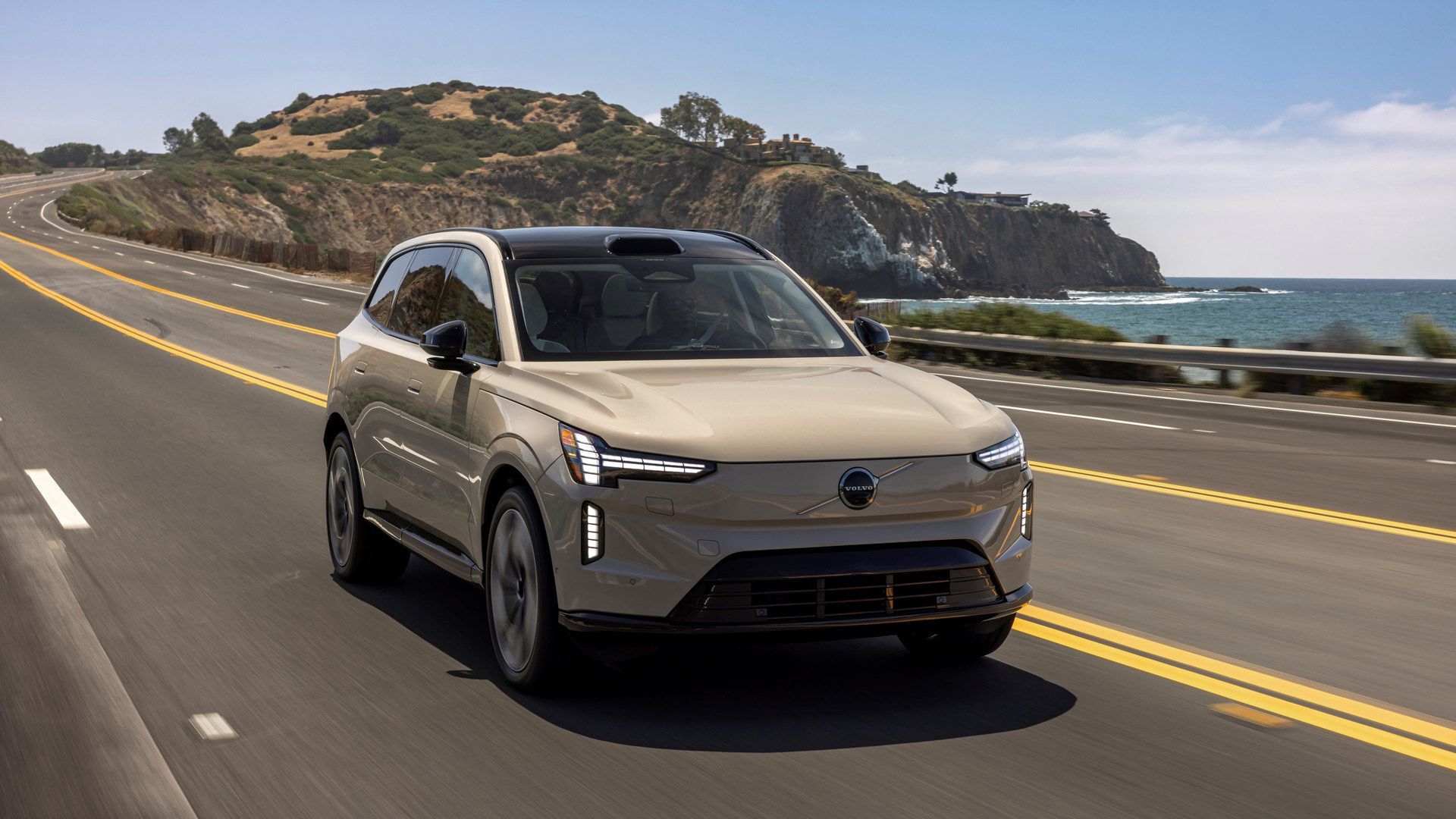 Volvo EX90 vs. XC90 T8: Electric Future or Hybrid Present for Your ...
