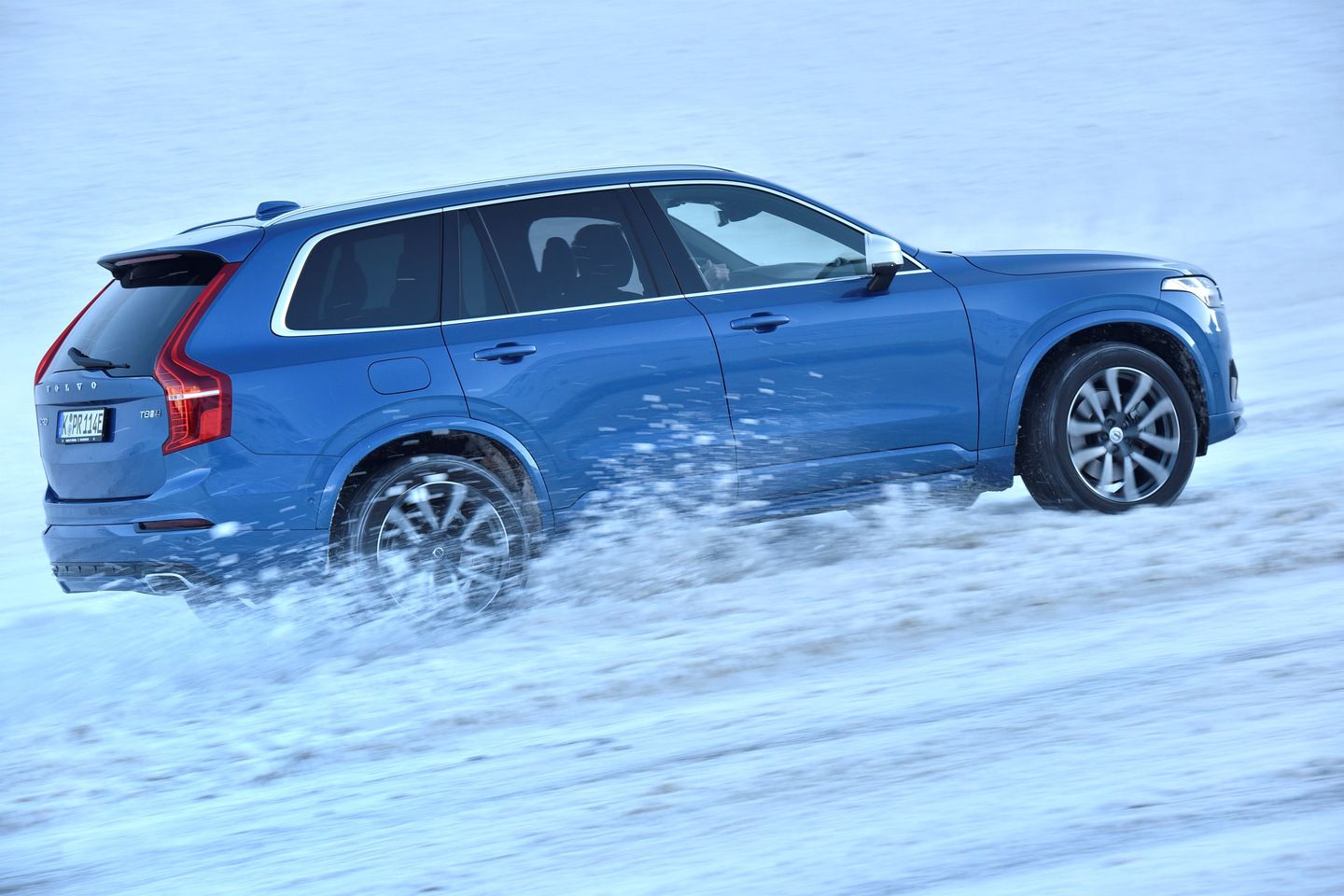 How Volvo’s AWD System Keeps You Moving in a Snowstorm