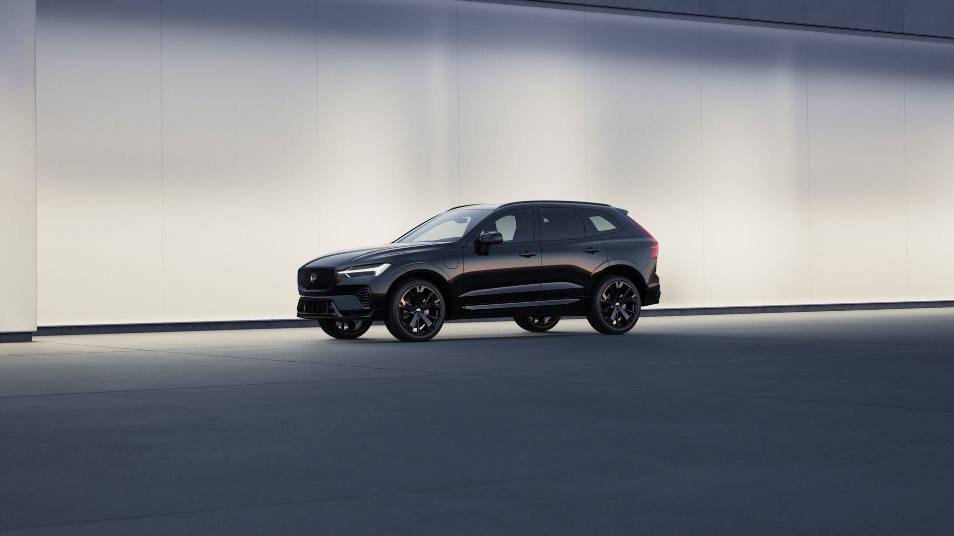 Why the 2025 Volvo XC60 B5 AWD is Hamilton's Answer to Unpredictable Weather