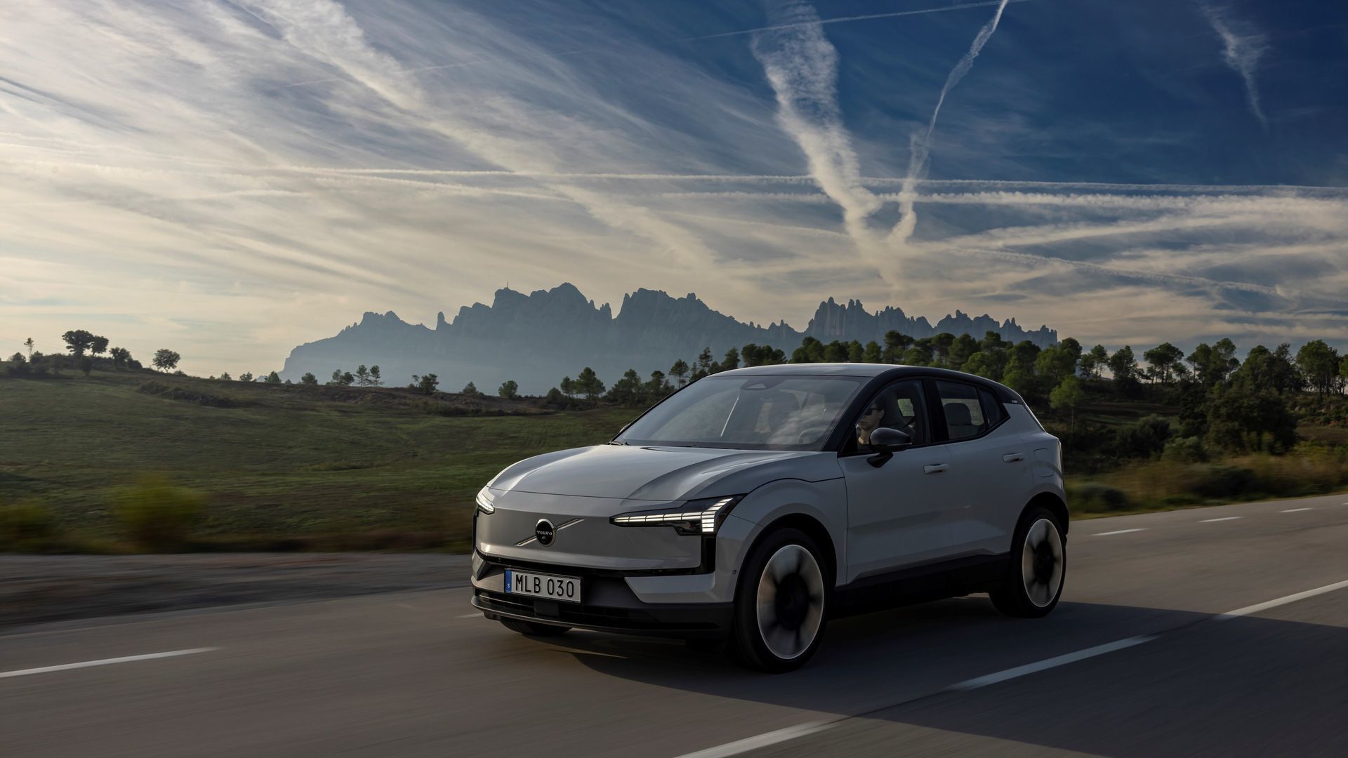 Comparing Volvo's Electric Compact SUVs: EX30 vs. EC40 vs. EX40