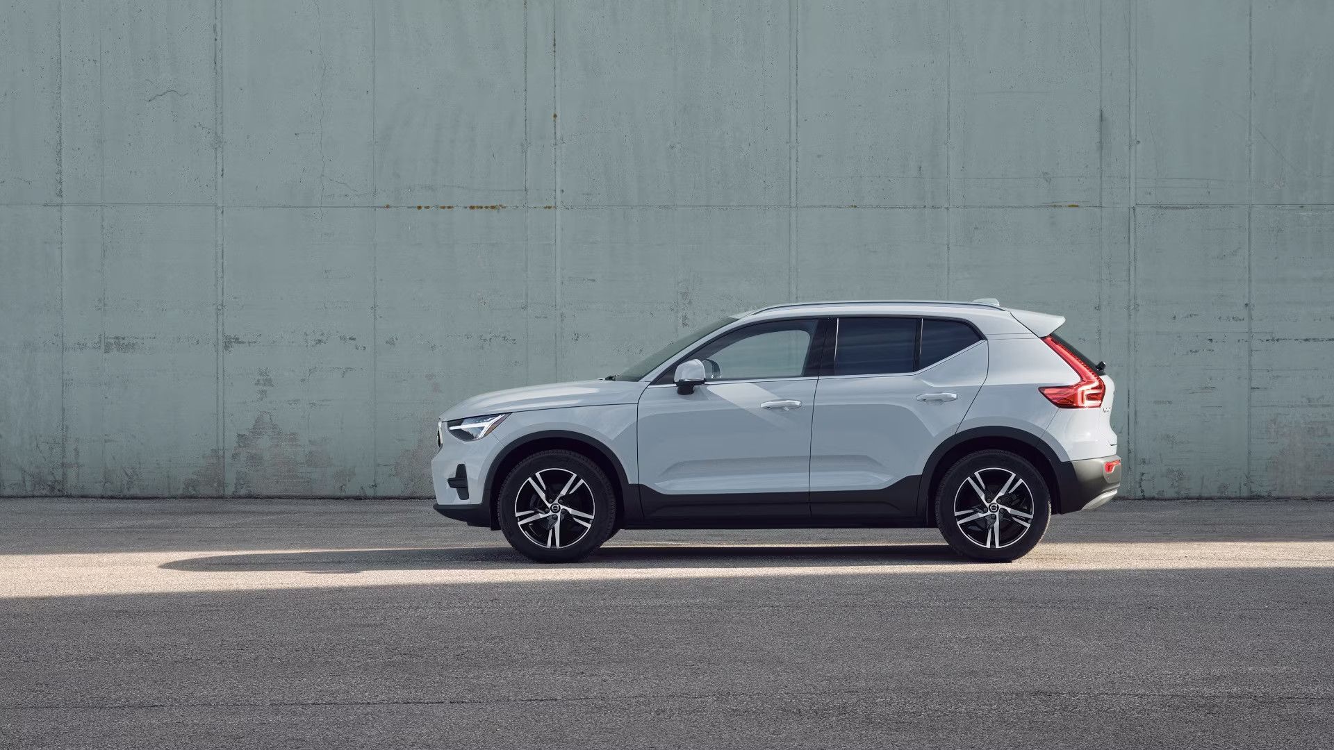 Why the 2026 Volvo XC40 Mild Hybrid Excels for Urban Commuters in Ontario