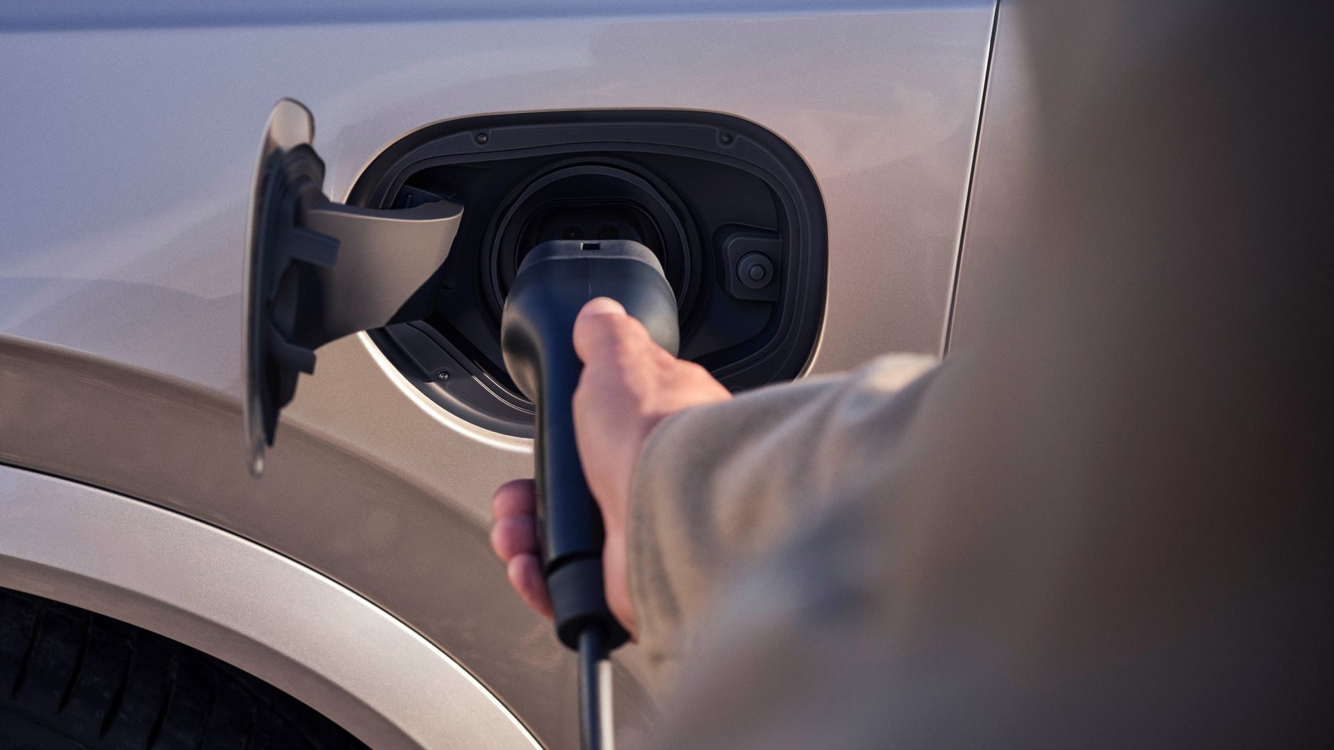 How Volvo's Plug-in Hybrid Technology Works: A Hamilton Driver's Guide