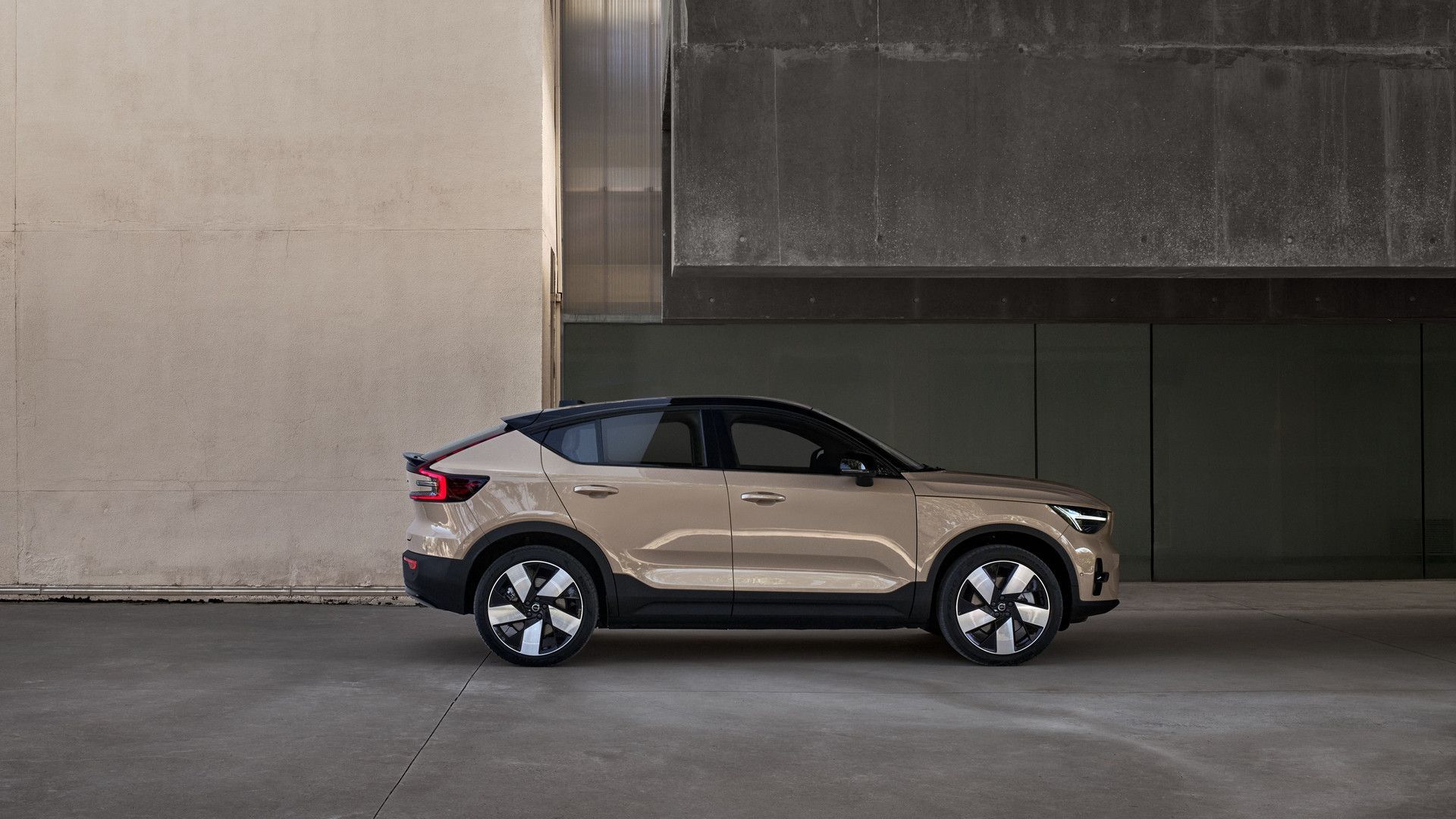 2026 Volvo EC40 vs. EX40: Which Electric SUV Style Suits You Best?