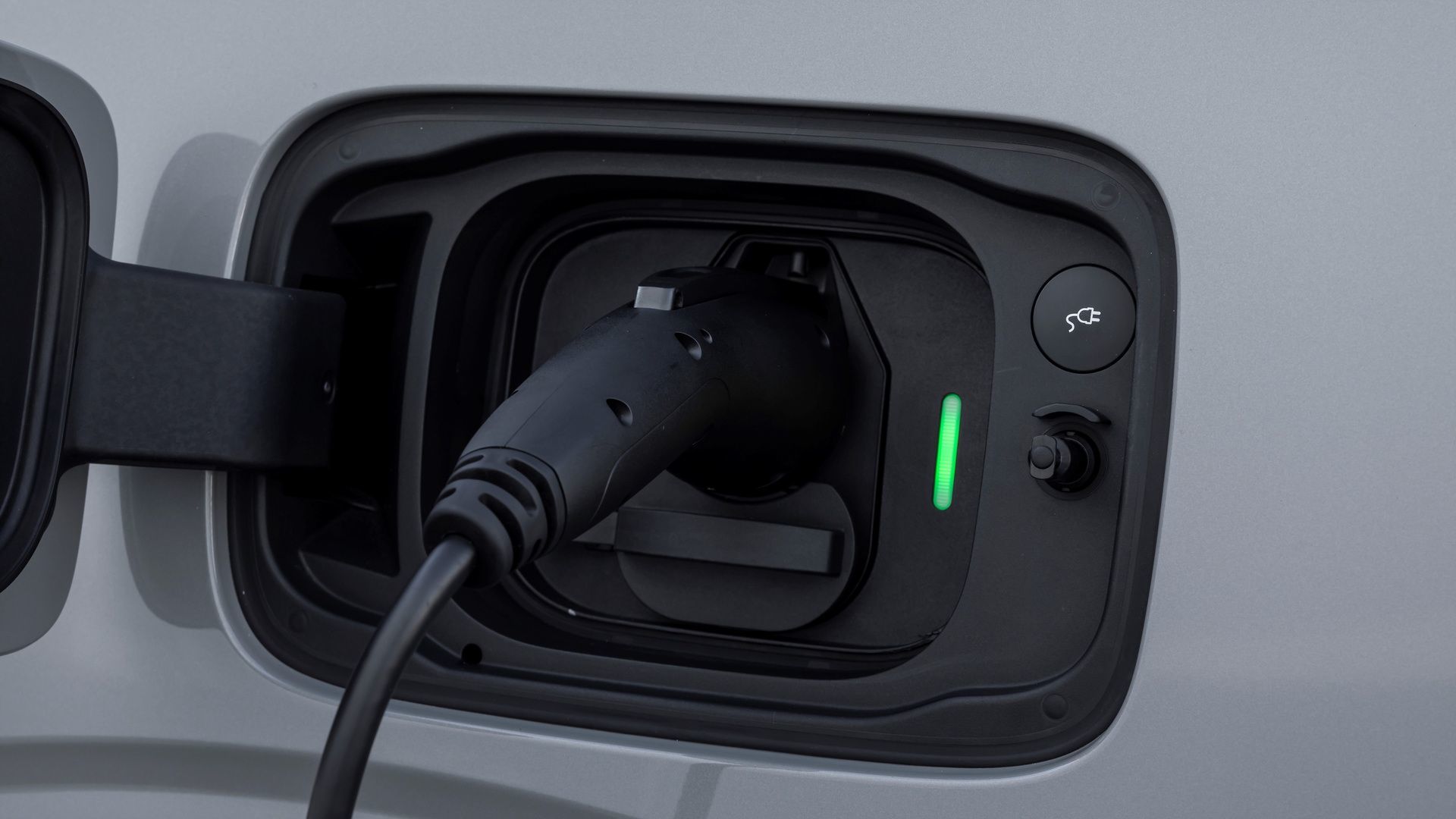 Navigating Public Charging: What Volvo EV Drivers Need to Know