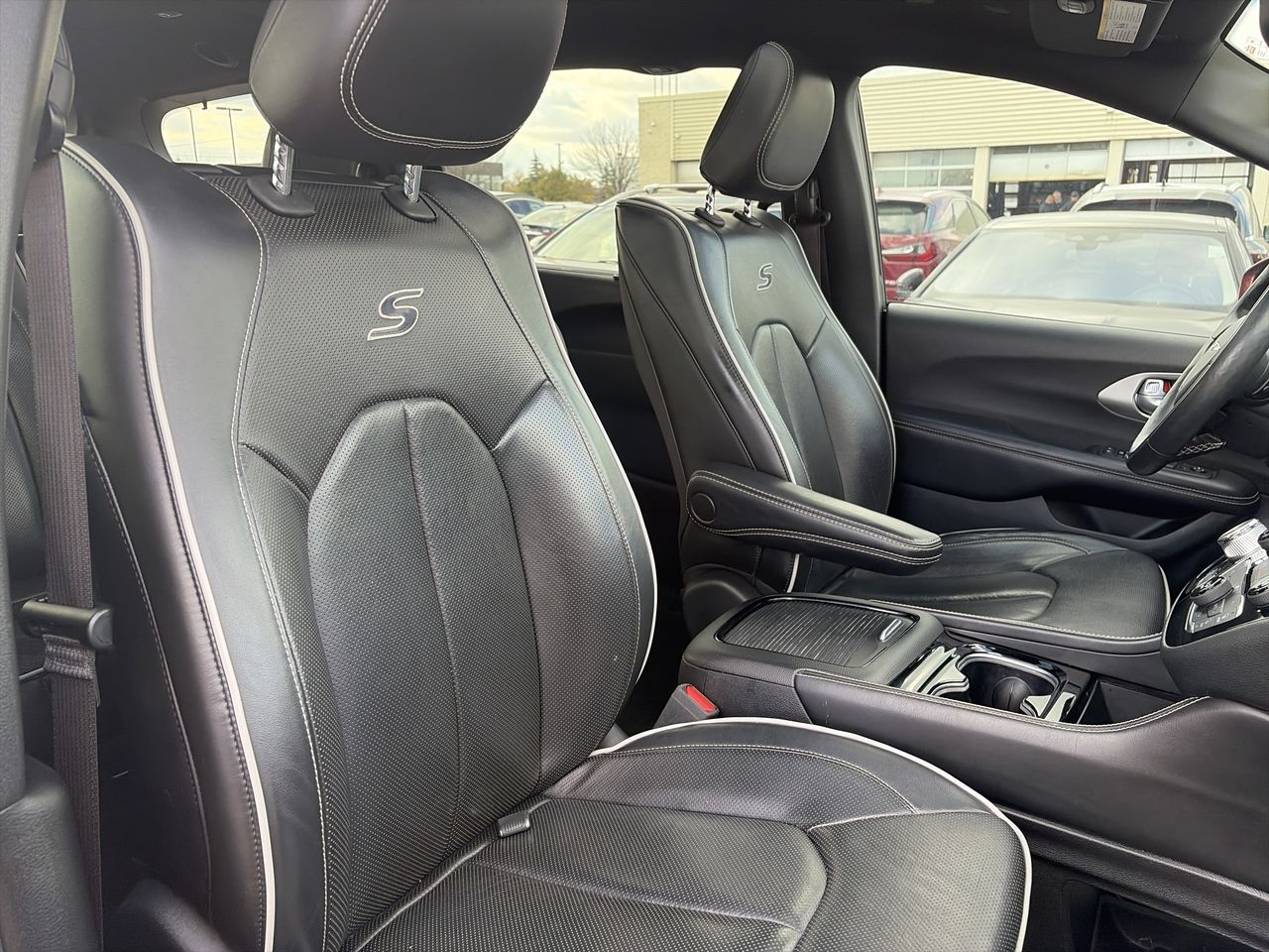 2022 Chrysler Pacifica in Mississauga, Ontario