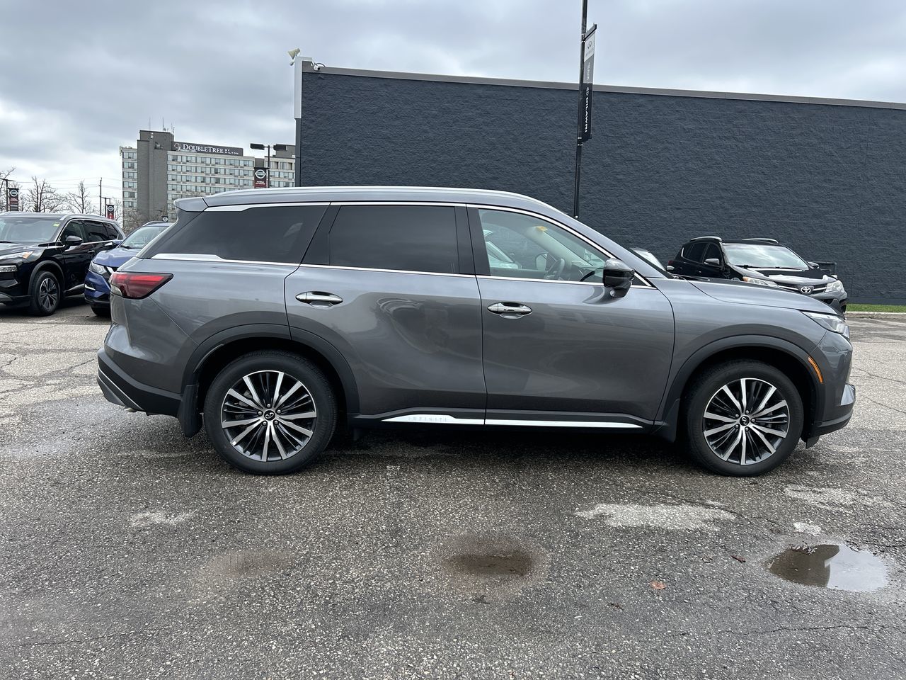 2025 Infiniti QX60 in Mississauga, Ontario