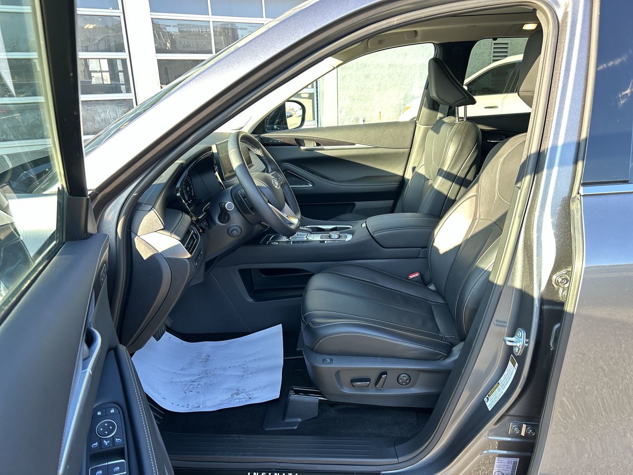 2025 Infiniti QX60 in Mississauga, Ontario