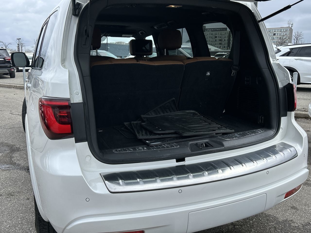2024 Infiniti QX80 in Mississauga, Ontario
