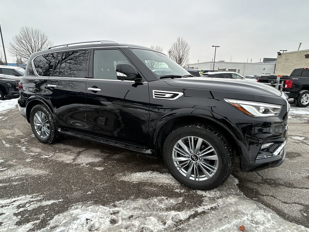 2024 Infiniti QX80 in Mississauga, Ontario