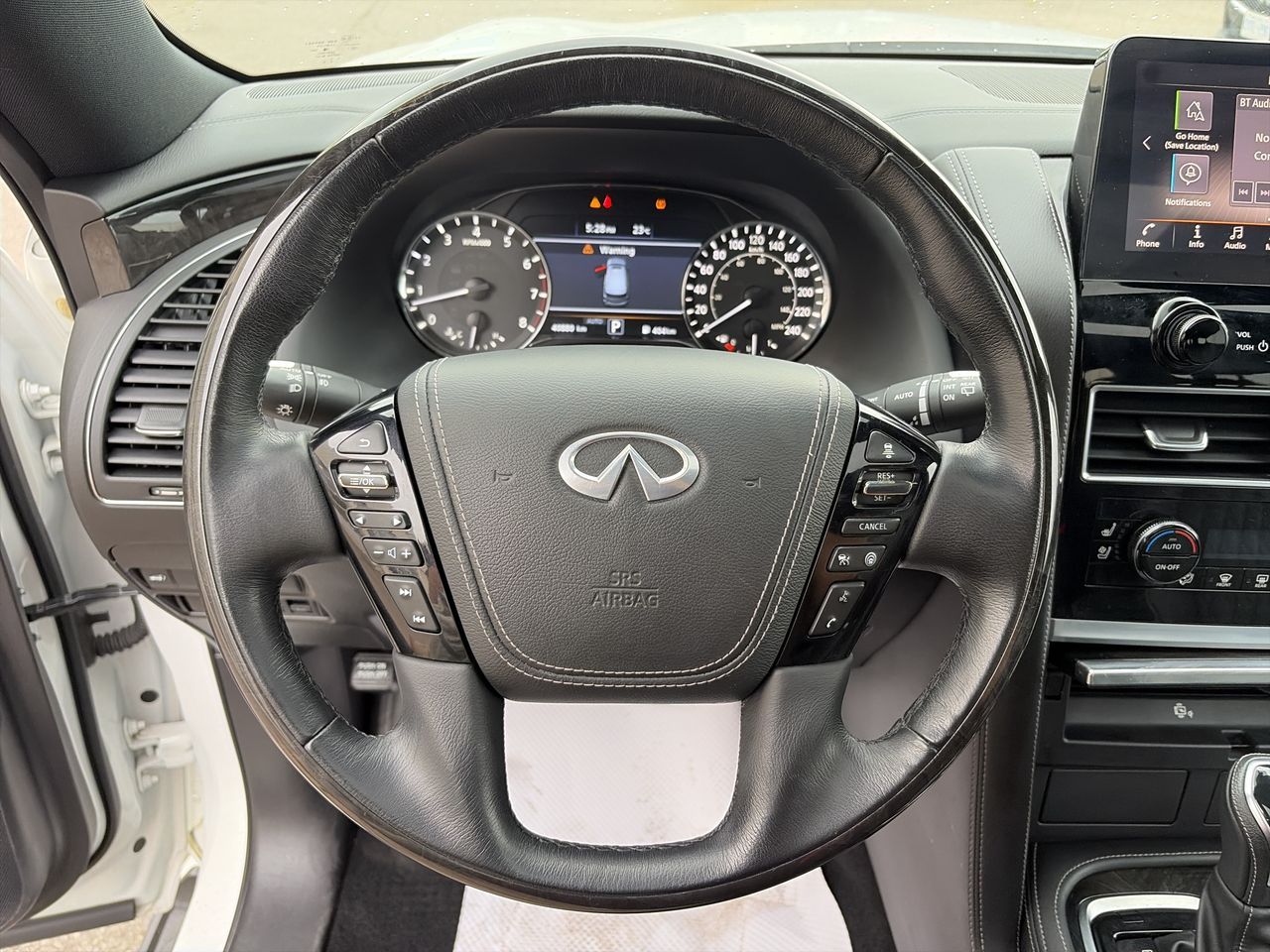 2024 Infiniti QX80 in Mississauga, Ontario