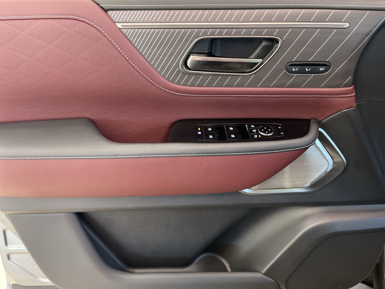 2025 Infiniti QX80 in Mississauga, Ontario