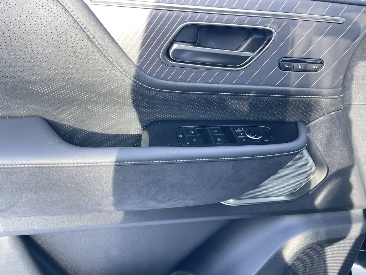 2025 Infiniti QX80 in Mississauga, Ontario