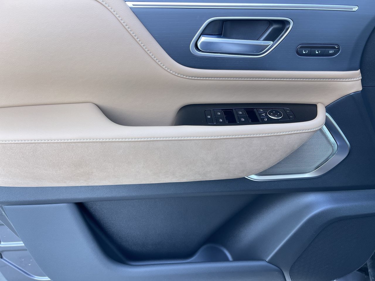 2025 Infiniti QX80 in Mississauga, Ontario