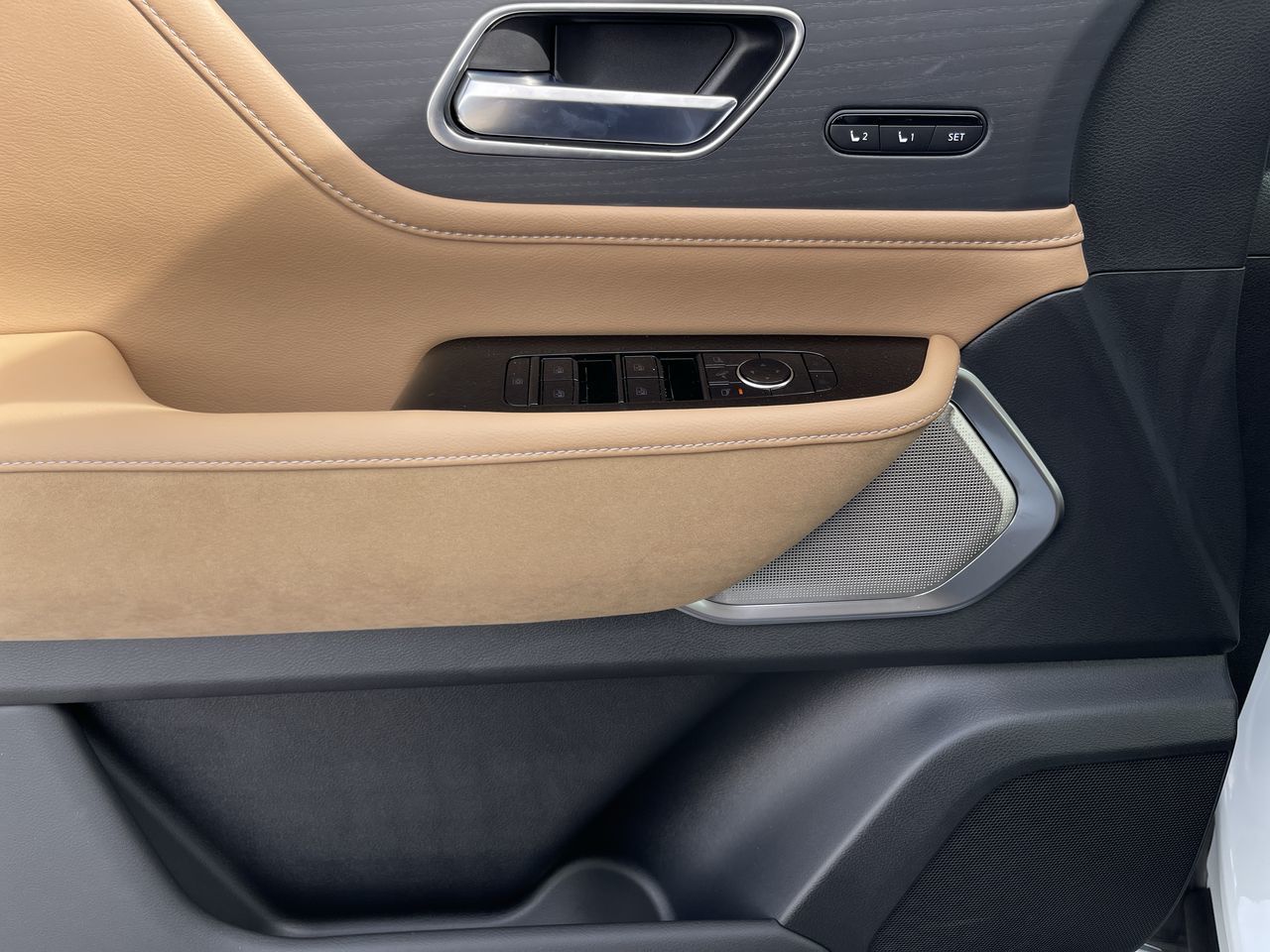 2025 Infiniti QX80 in Mississauga, Ontario