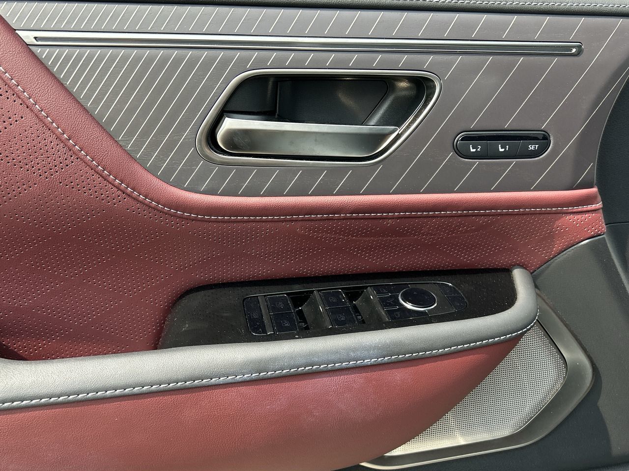 2025 Infiniti QX80 in Mississauga, Ontario