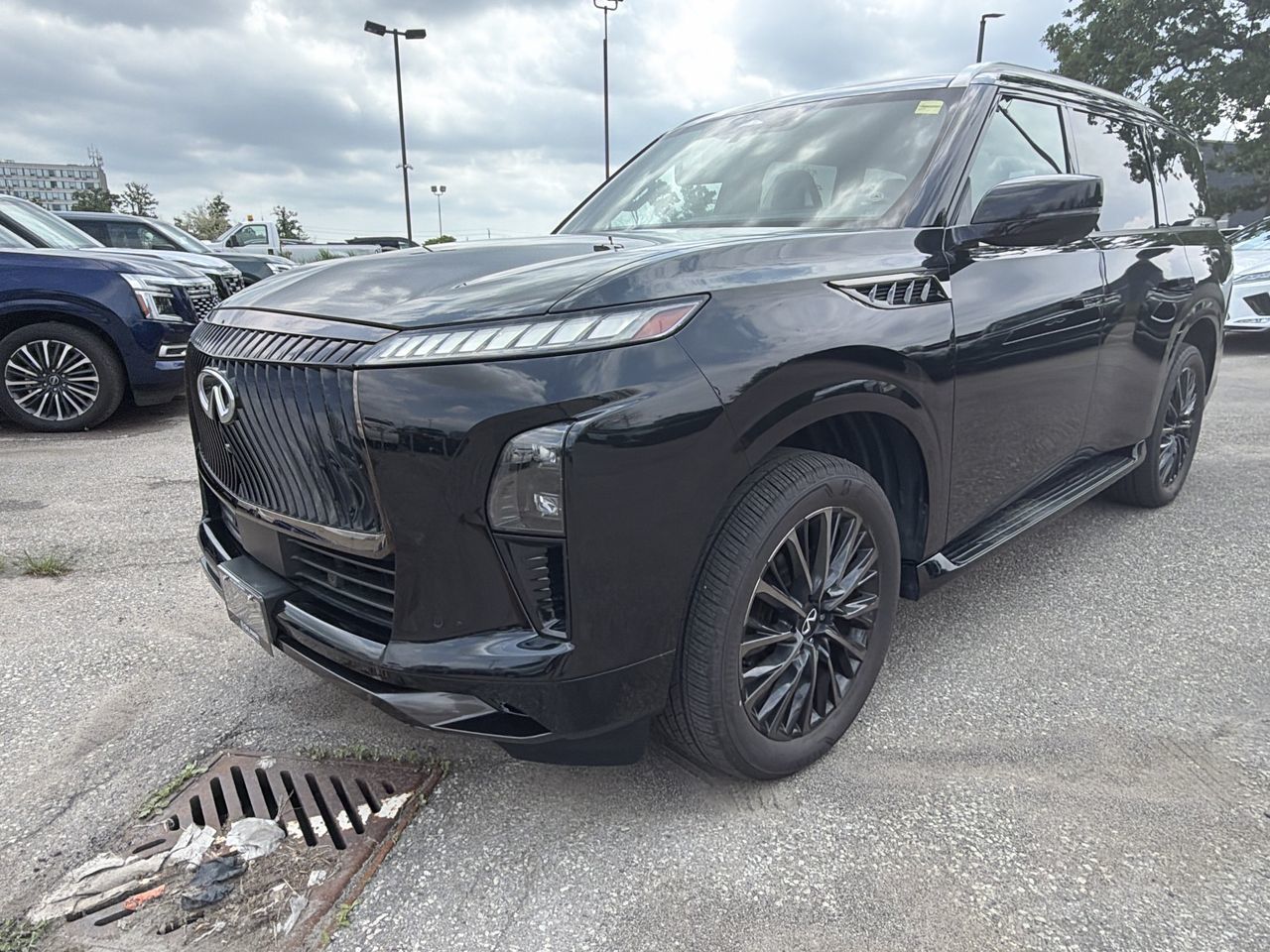 2025 Infiniti QX80 in Mississauga, Ontario