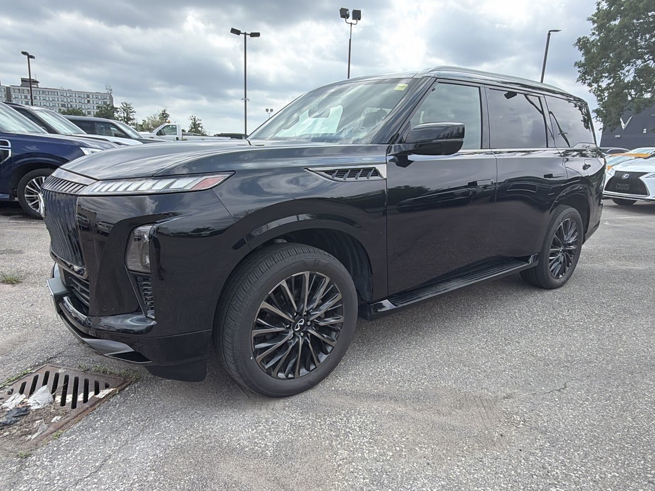 2025 Infiniti QX80 in Mississauga, Ontario