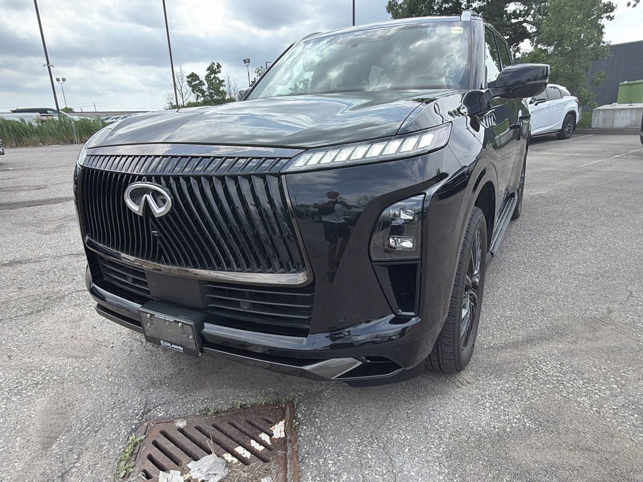 2025 Infiniti QX80 in Mississauga, Ontario