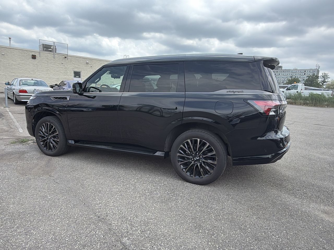 2025 Infiniti QX80 in Mississauga, Ontario