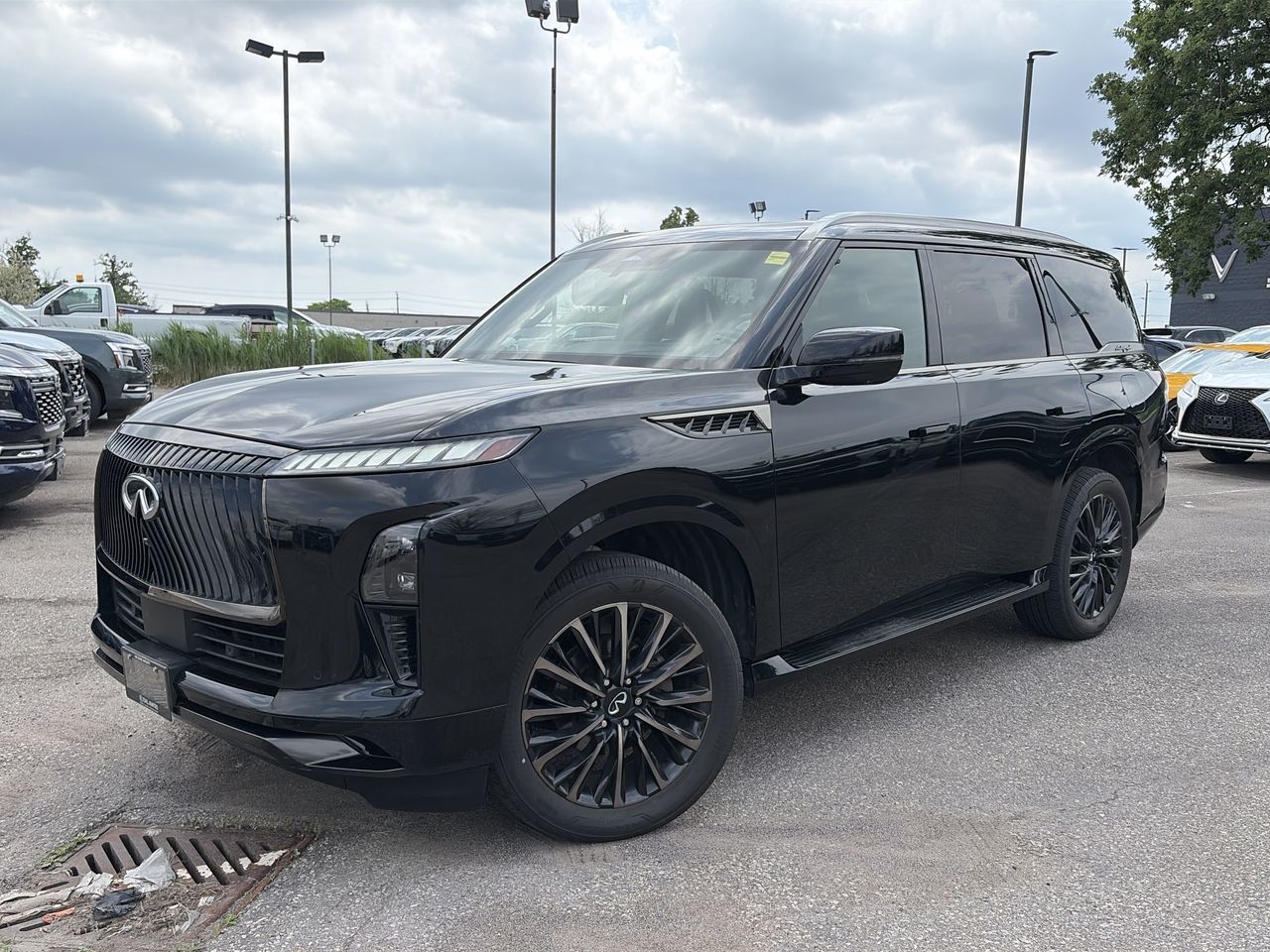2025 Infiniti QX80 in Mississauga, Ontario