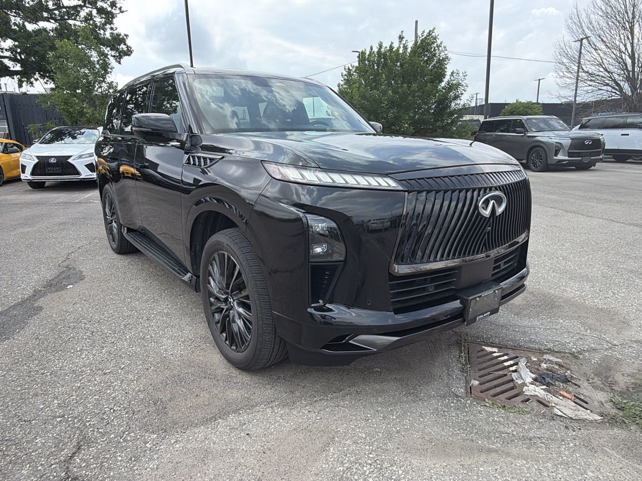 2025 Infiniti QX80 in Mississauga, Ontario