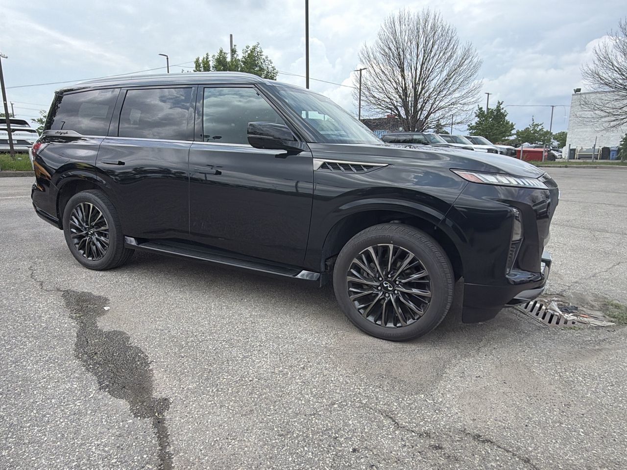 2025 Infiniti QX80 in Mississauga, Ontario