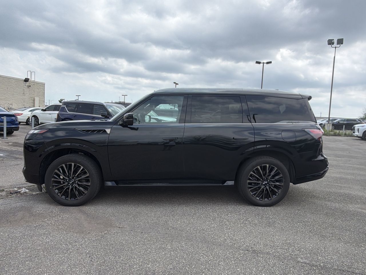 2025 Infiniti QX80 in Mississauga, Ontario