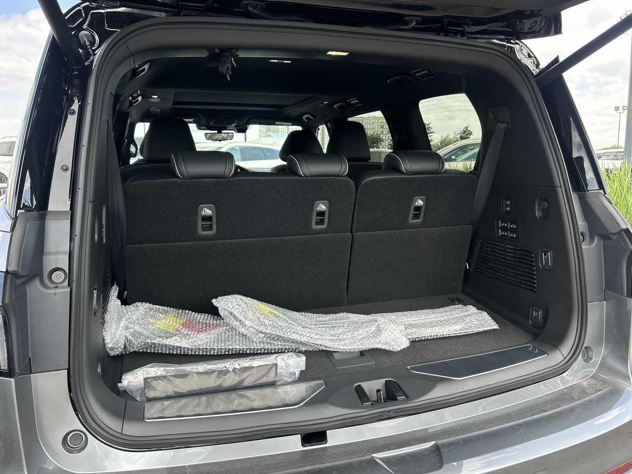 2026 Infiniti QX80 in Mississauga, Ontario