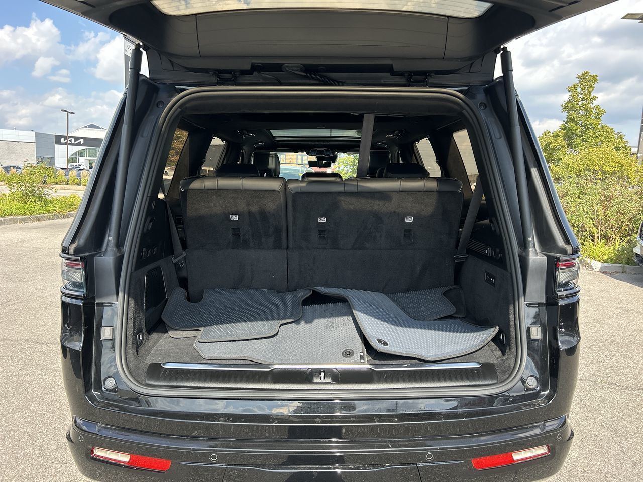 2023 Jeep Grand Wagoneer