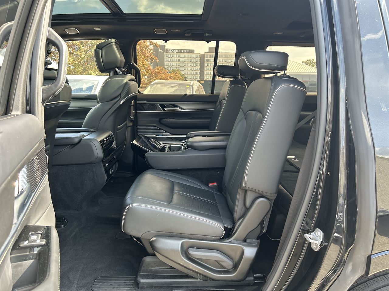 2023 Jeep Grand Wagoneer