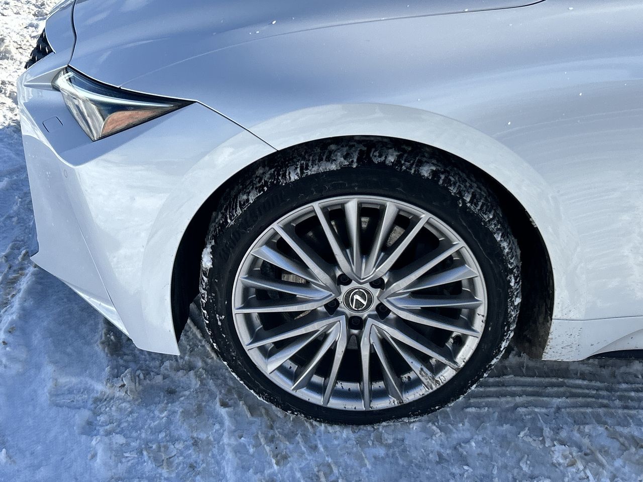 Lexus IS  2024 à Mississauga, Ontario