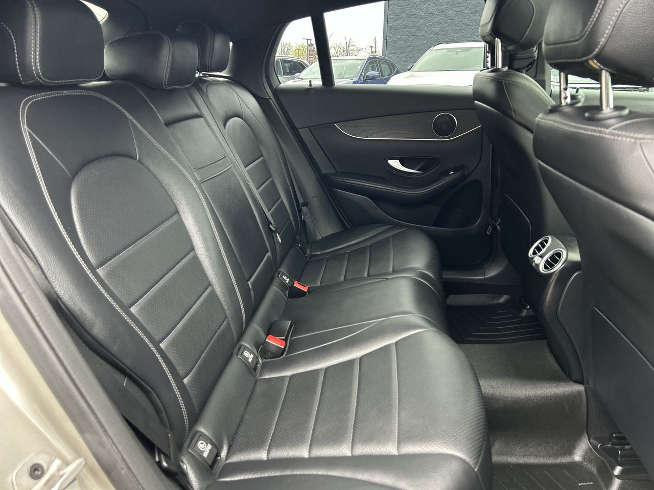 2021 Mercedes-Benz GLC300