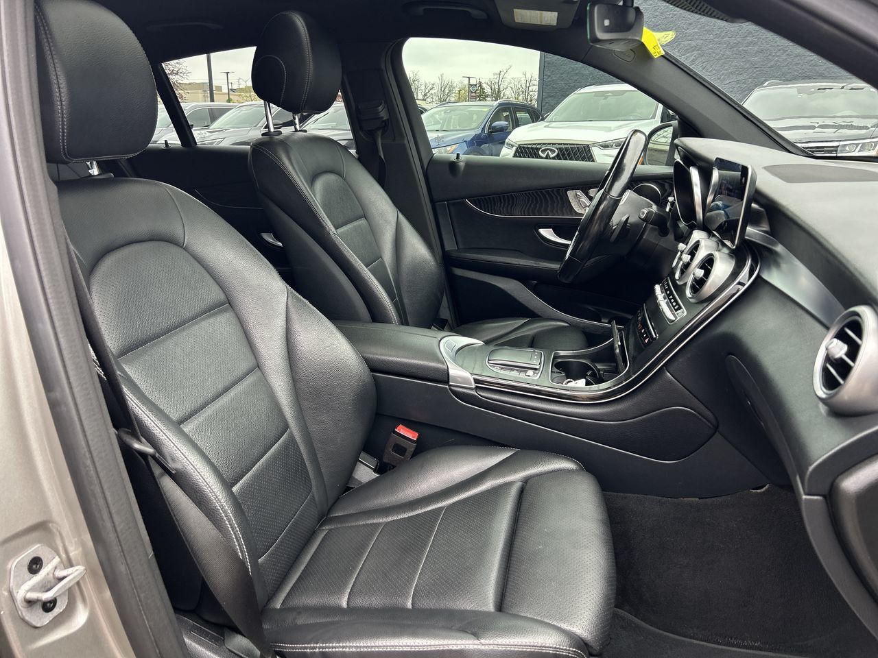 2021 Mercedes-Benz GLC300