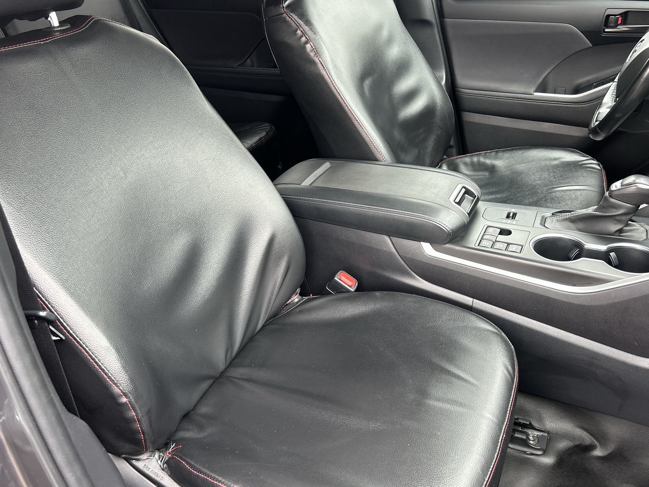 2023 Toyota Highlander hybrid in Mississauga, Ontario