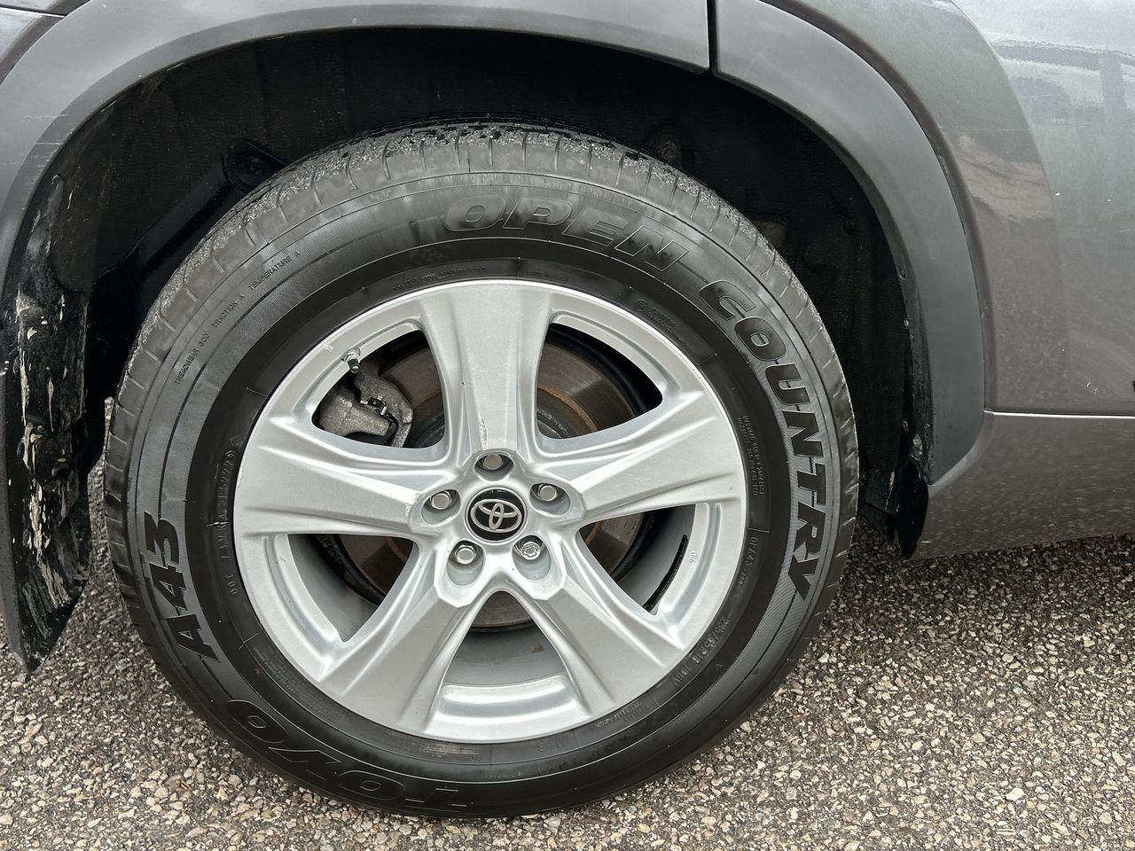 2023 Toyota Highlander hybrid in Mississauga, Ontario