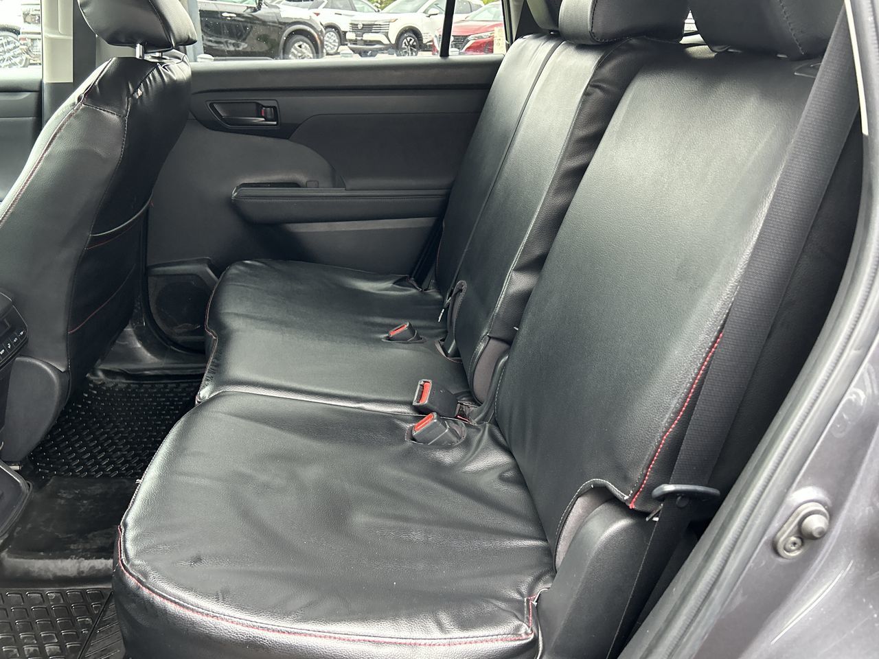 2023 Toyota Highlander hybrid in Mississauga, Ontario