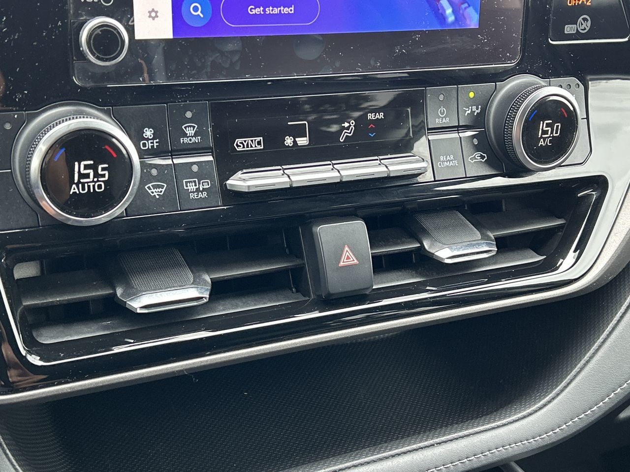 2023 Toyota Highlander hybrid in Mississauga, Ontario