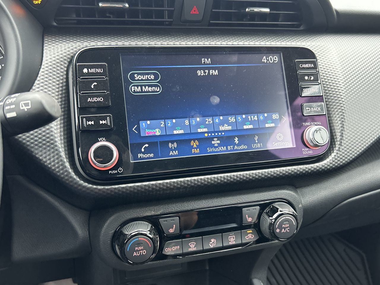 2025 Nissan Kicks Play