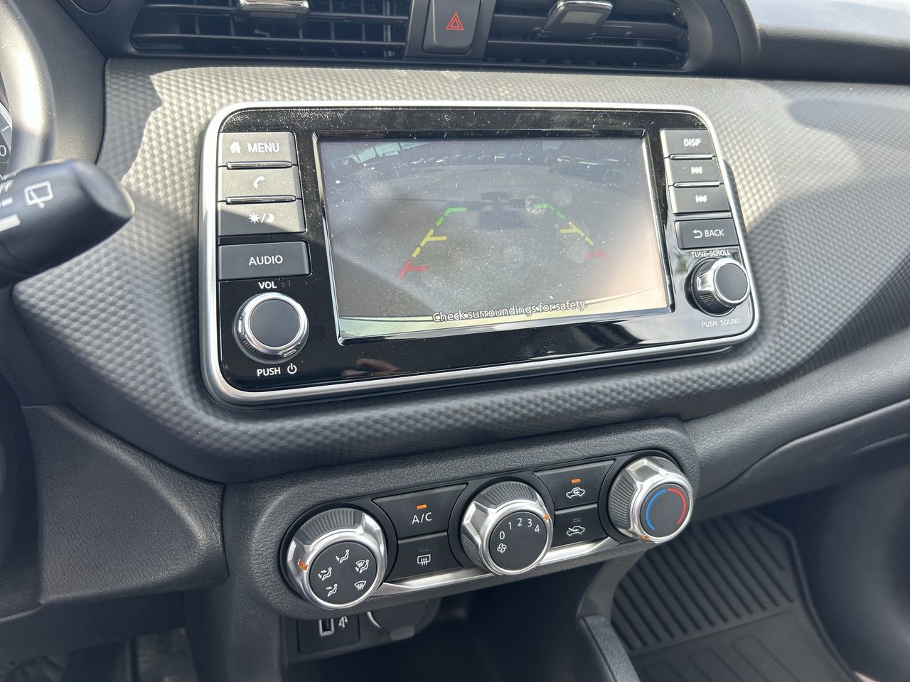 2025 Nissan Kicks Play