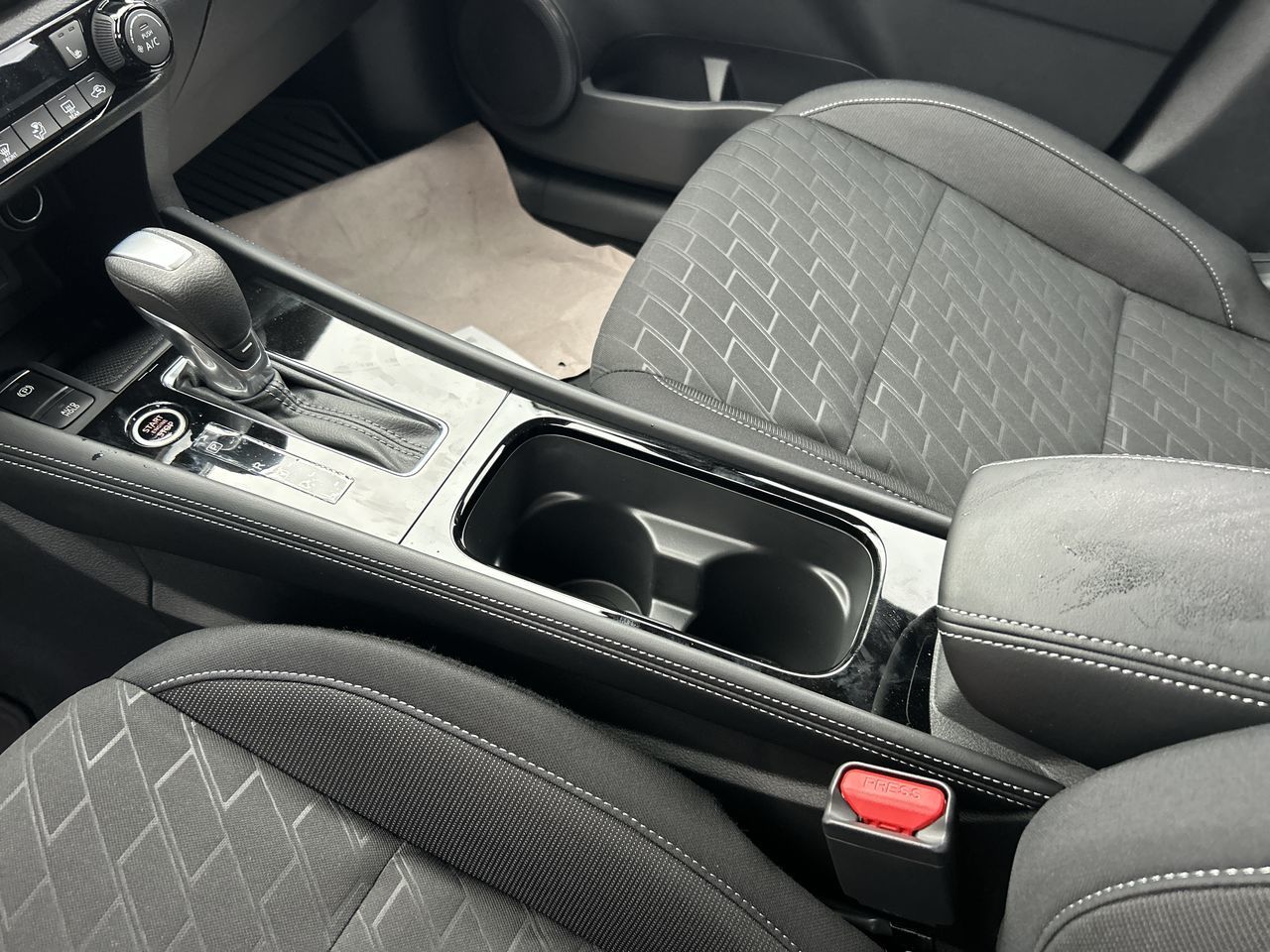 2025 Nissan Kicks Play in Mississauga, Ontario