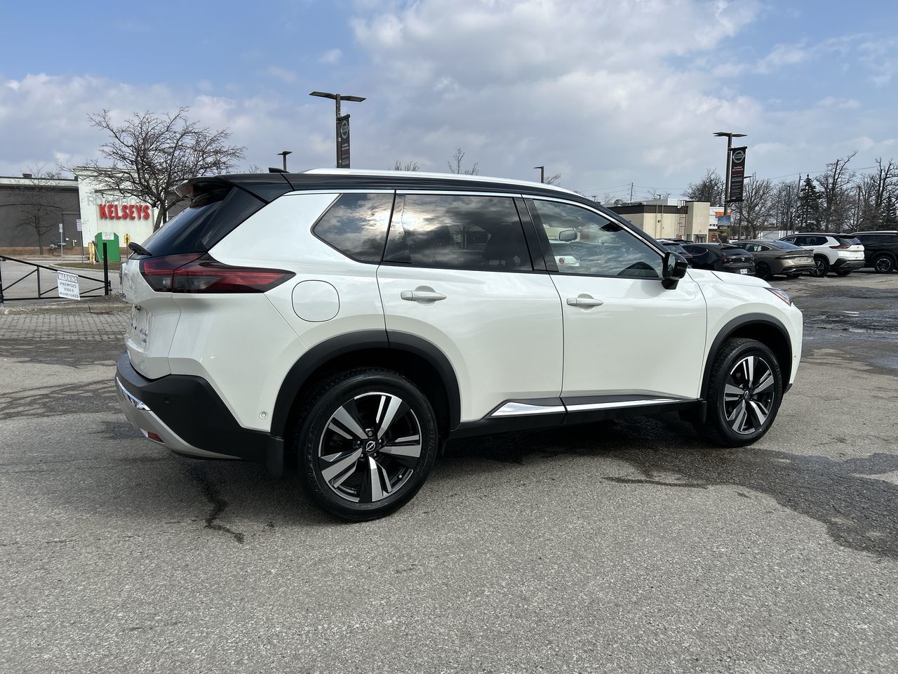 2022 Nissan Rogue in Mississauga, Ontario