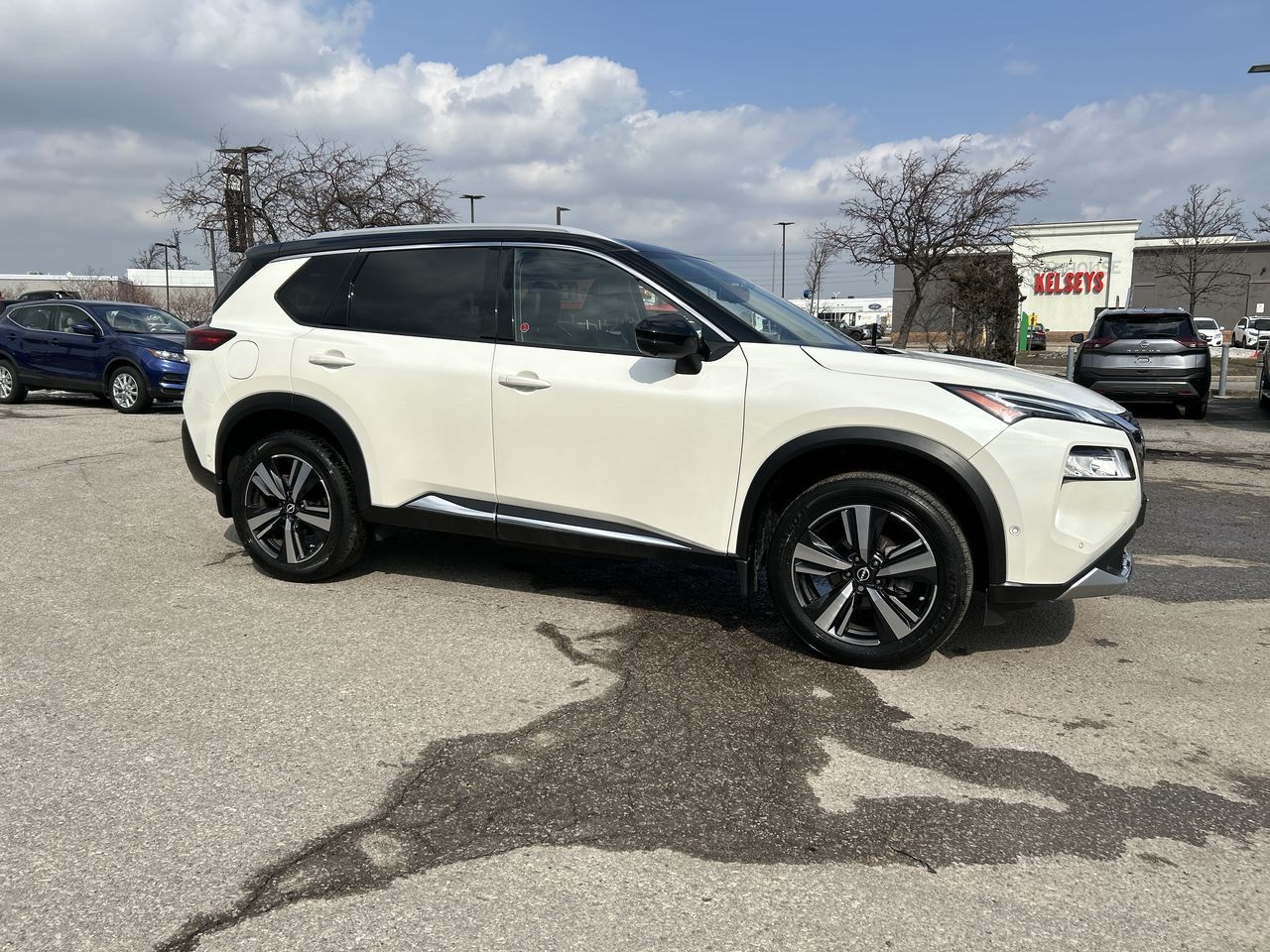 2022 Nissan Rogue in Mississauga, Ontario