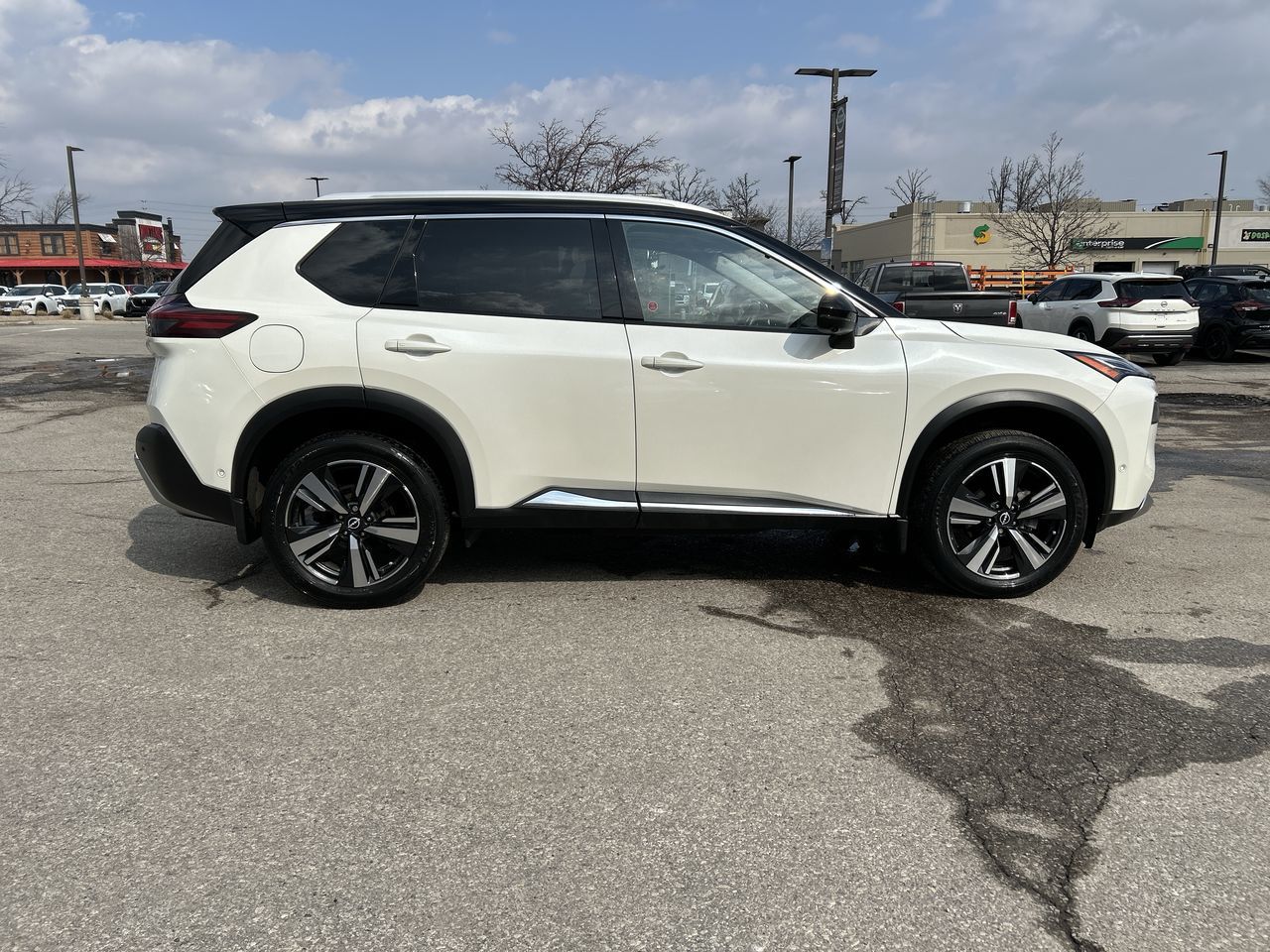 2022 Nissan Rogue in Mississauga, Ontario
