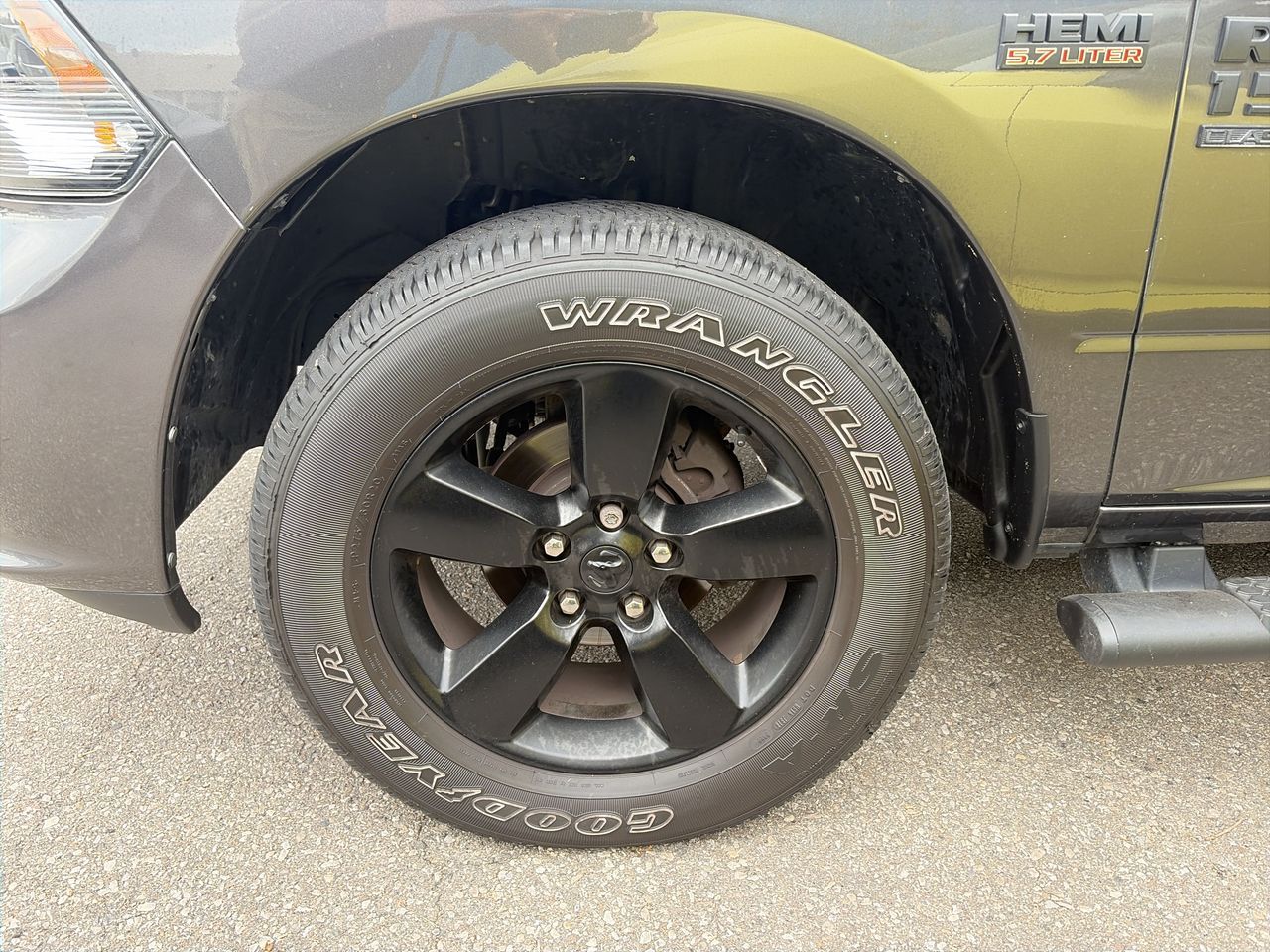 2022 Ram RAM 1500 Classic Crew Cab 4x4 (DS)