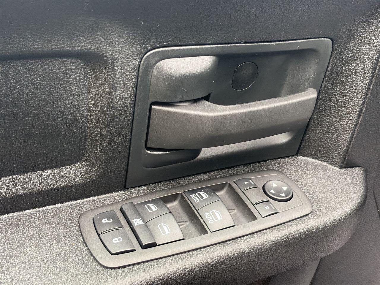 2022 Ram RAM 1500 Classic Crew Cab 4x4 (DS)