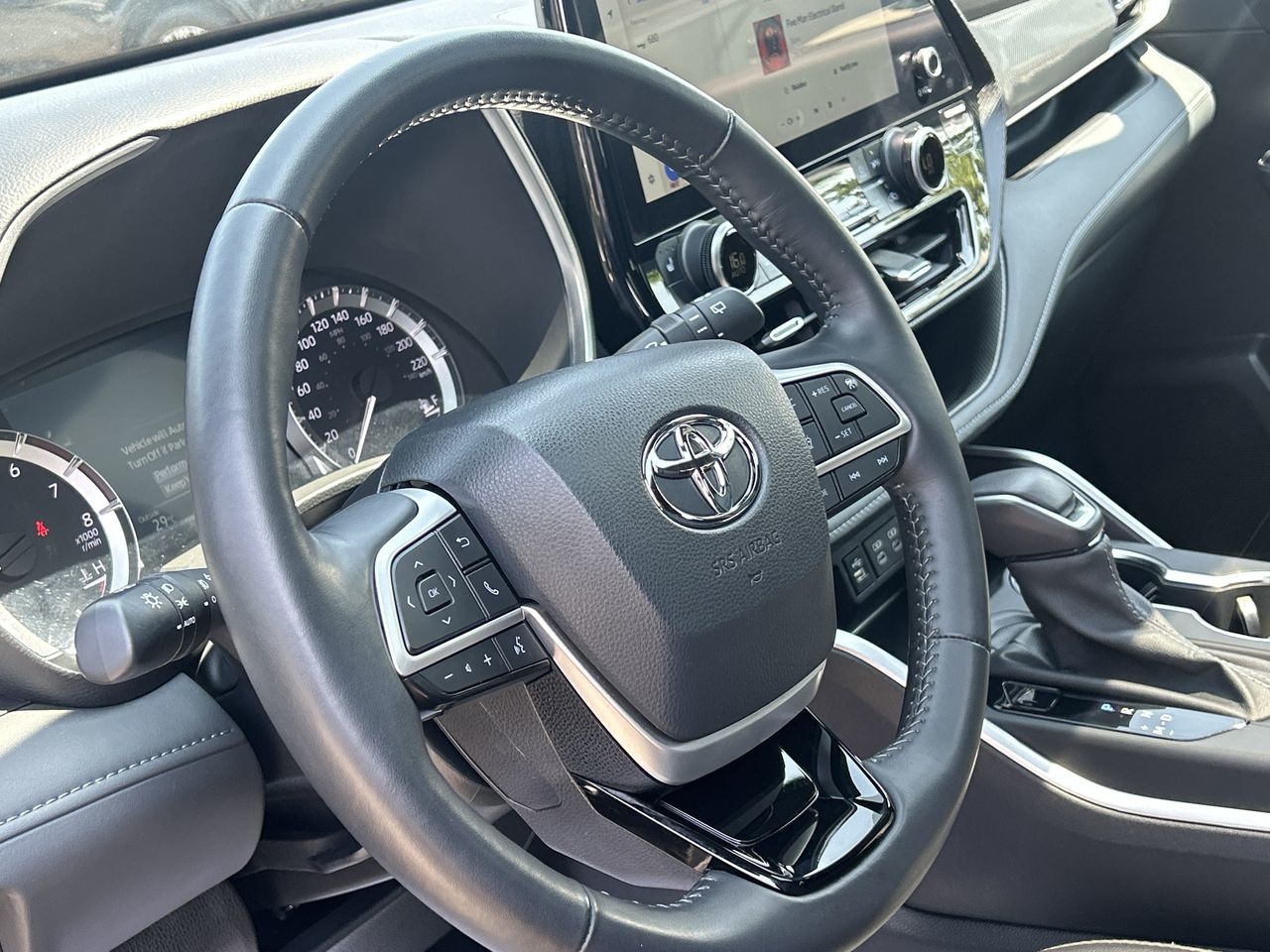2024 Toyota Highlander in Mississauga, Ontario