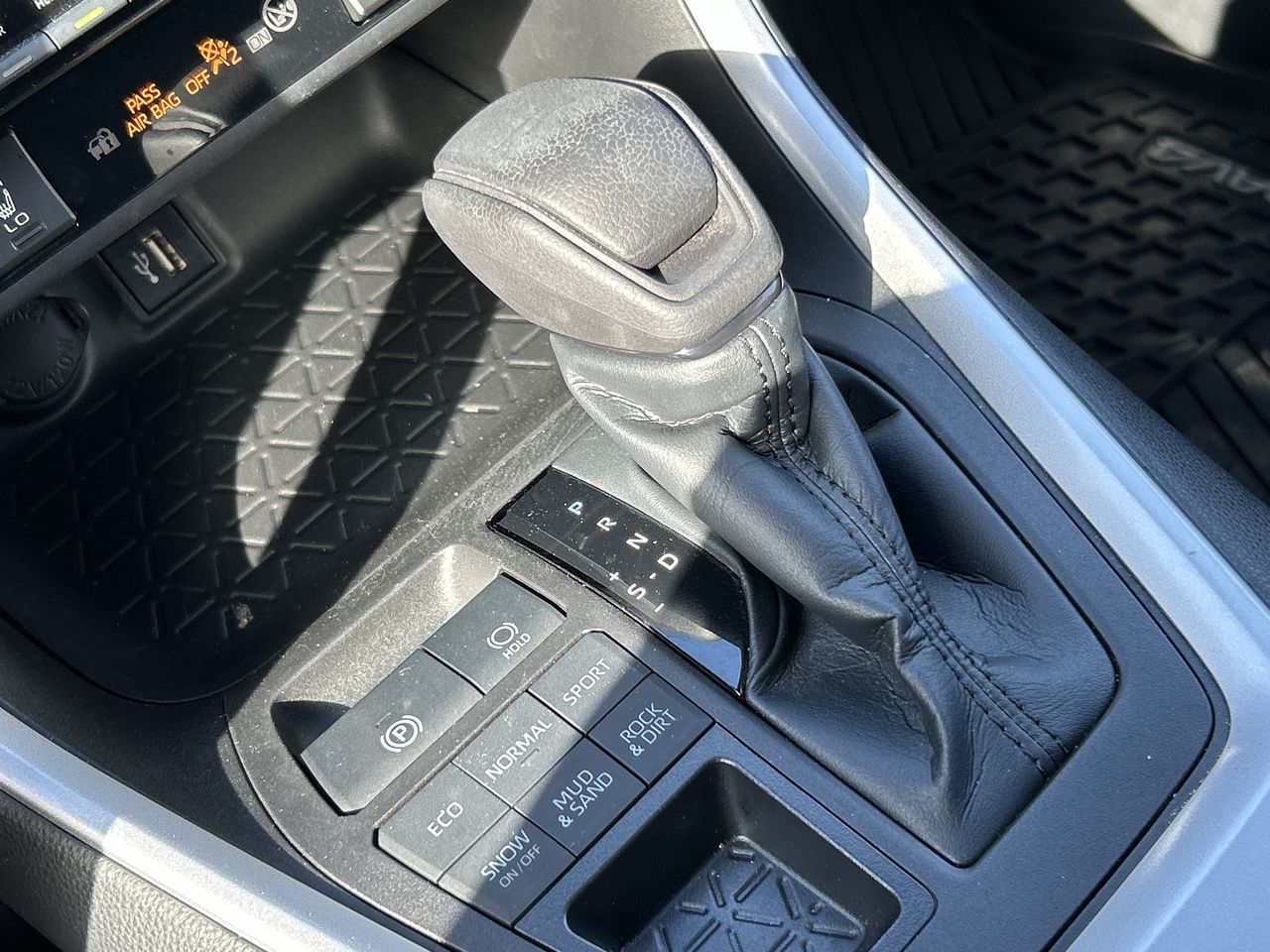 Toyota RAV4  2023 à Mississauga, Ontario