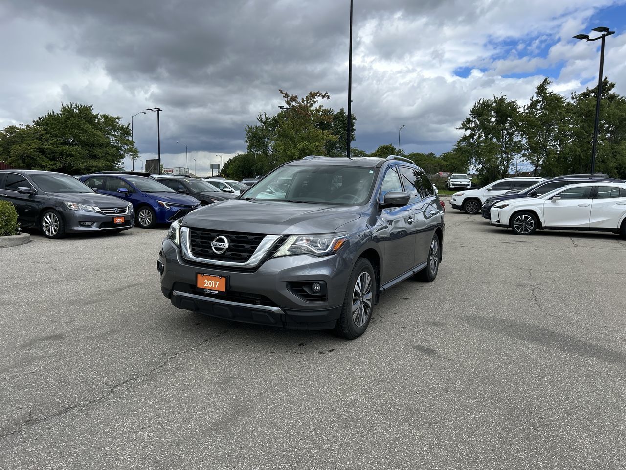 2017 Nissan Pathfinder in Mississauga, Ontario
