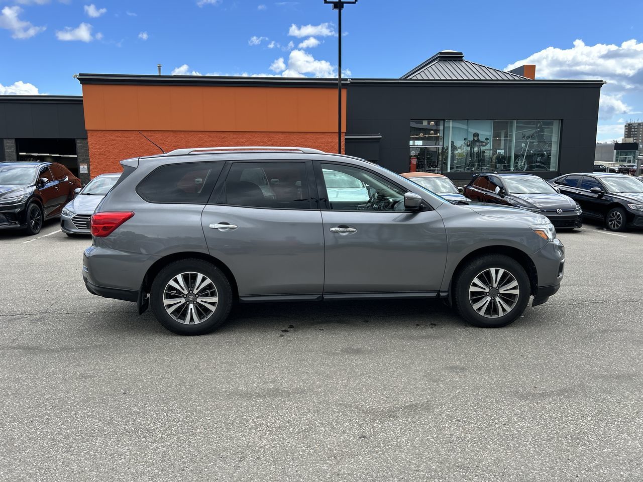 2017 Nissan Pathfinder in Mississauga, Ontario